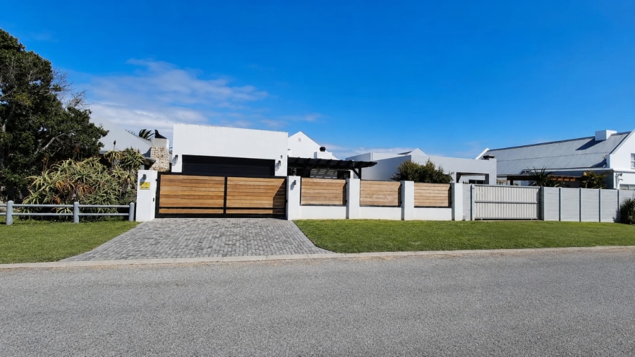 4 Bedroom Property for Sale in Stilbaai Wes Western Cape